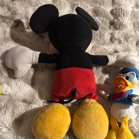 Disney Mickey Mouse Plush and Blanket Set - Picture 5 of 8